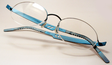 子供のメガネ、子供用メガネフレーム。
